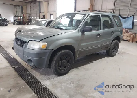 2005 Ford Escape Xls z USA, uszkodzony, nr VIN 1FMYU02Z95KB12256